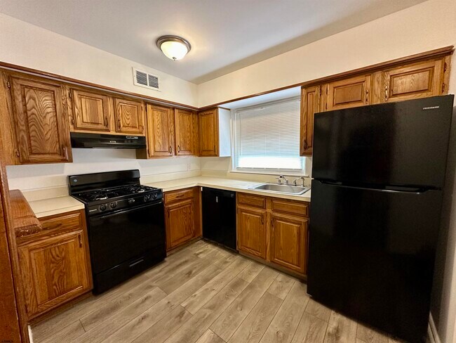 Building Photo - 6086 Hoover Dr