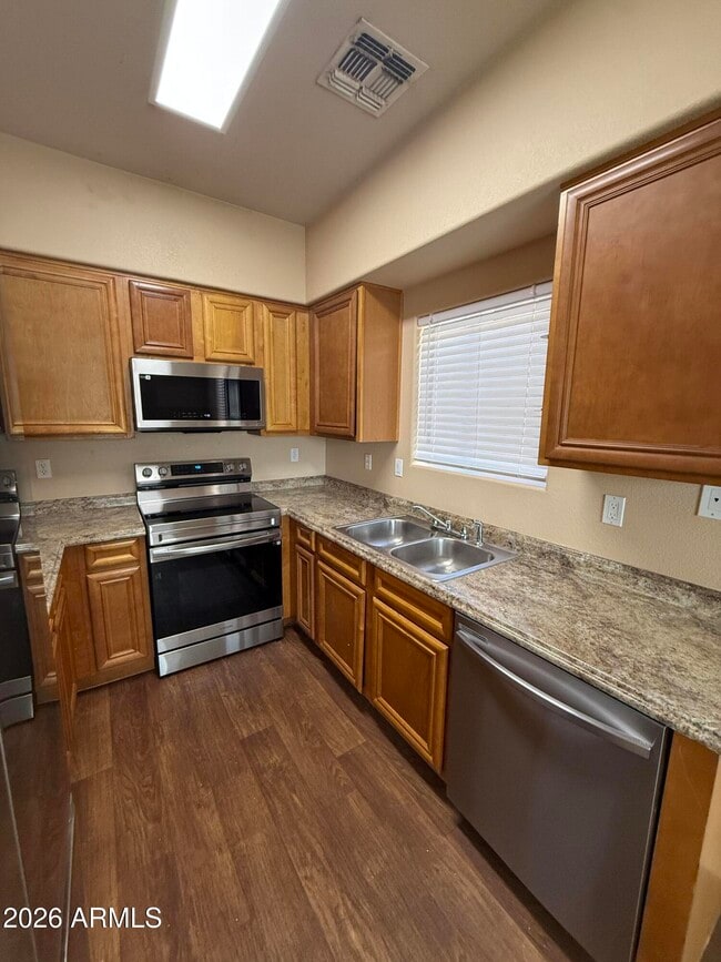 Building Photo - 2834 E Tracy Ln