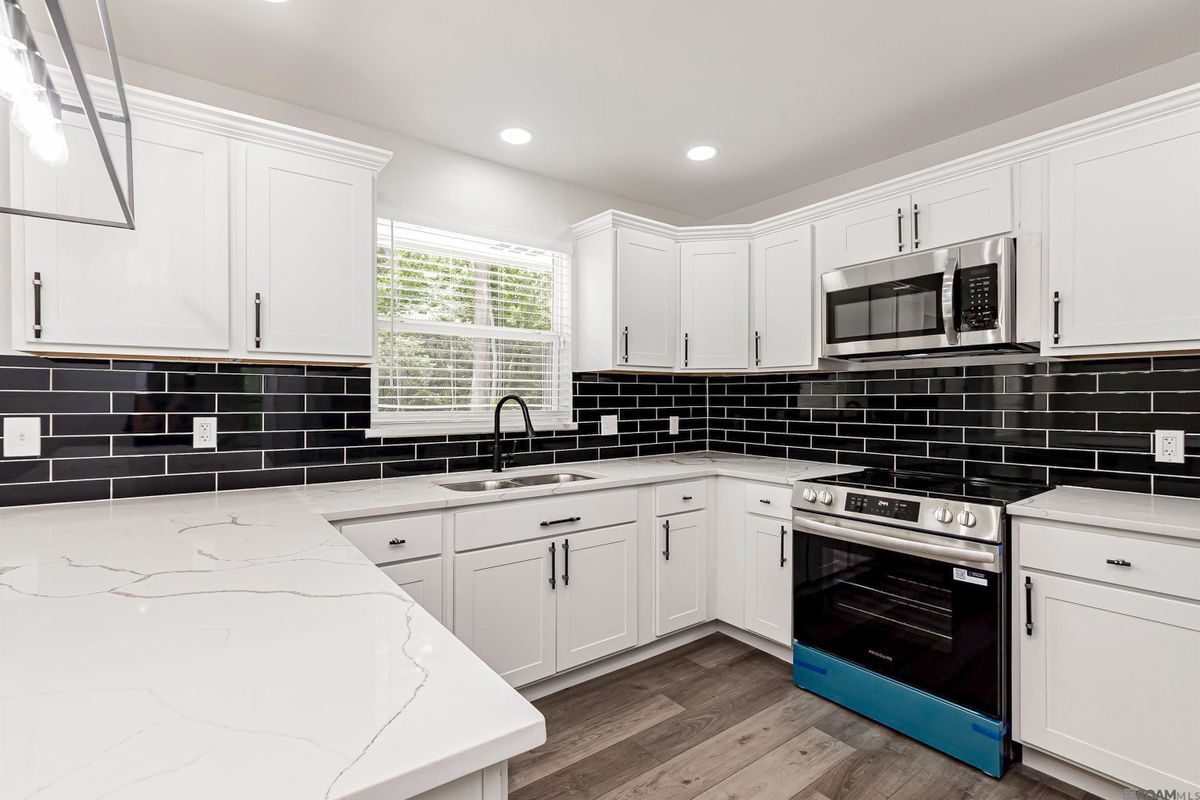 Building Photo - 5255 Breckenridge Ave