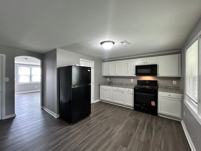 Building Photo - Baltimore - 3 Bedrooms, 1 Bathrooms Available!
