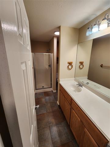 Building Photo - 704 S Dewey Ave