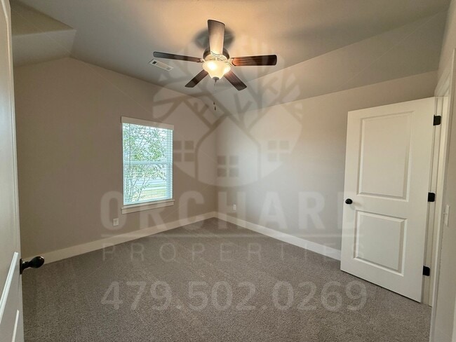 Building Photo - 983 Madden St