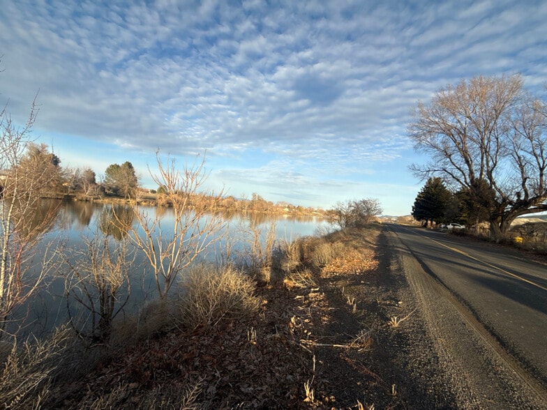 Building Photo - 435 Byron Rd