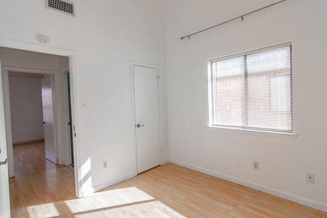 Building Photo - 201 N Troy Ave