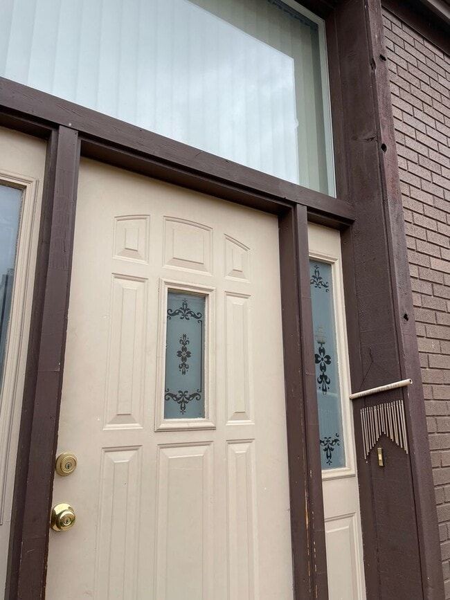Building Photo - Beautiful South Ogden home