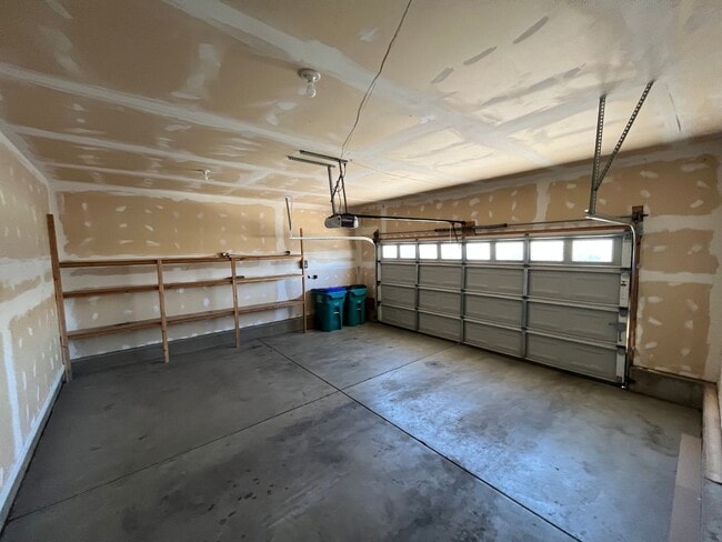 Building Photo - Wonderful Ranch Style Home