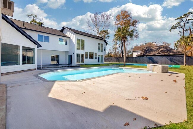 Building Photo - 12564 Memorial Dr