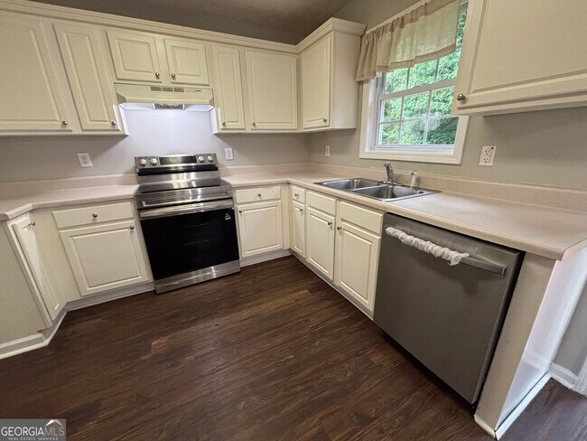 Building Photo - 43 Canterbury Dr