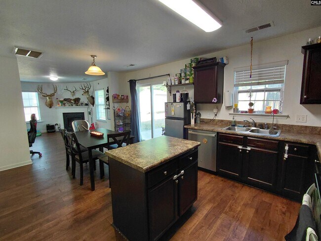 Building Photo - 836 Chariot Way