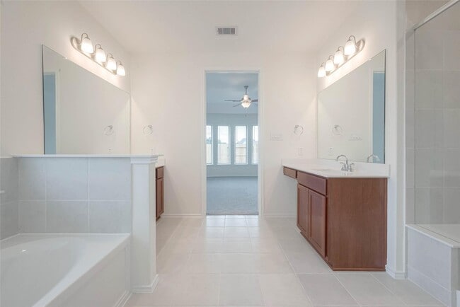 Building Photo - 1343 Vinter Mdws Ln