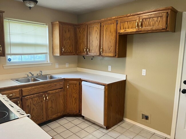 Building Photo - 3 Bed/ 2 Bath home in Nixa, MO