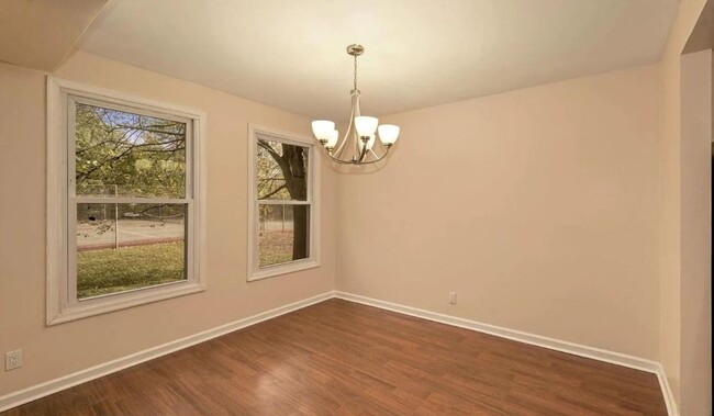 Building Photo - 2 bed 1 bath condo for rent in Gaithersburg