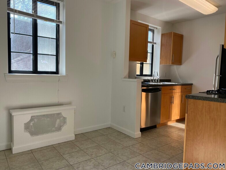 Building Photo - 60 Brattle St