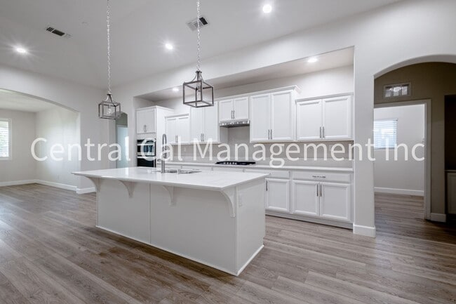 Building Photo - 4 bedroom/3 Bath Home with Solar in the Southwest - $3195 Per Month!