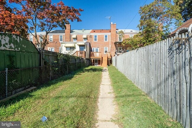 Building Photo - 413 Rogers Ave