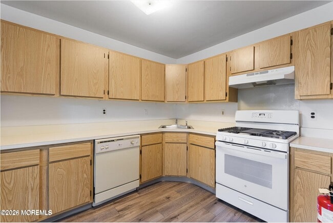 Building Photo - 1606 Main St