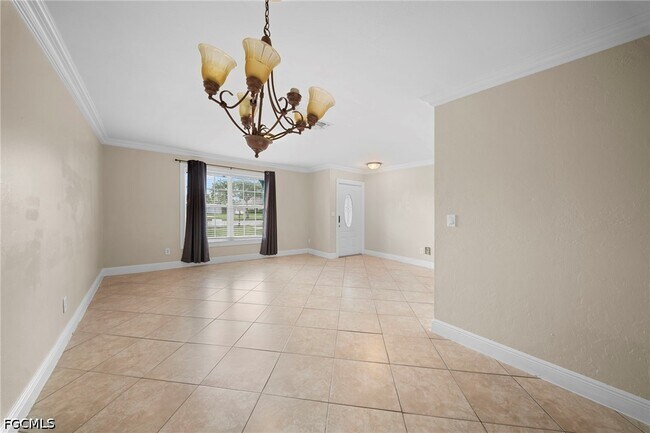 Building Photo - 3402 Santa Barbara Blvd S
