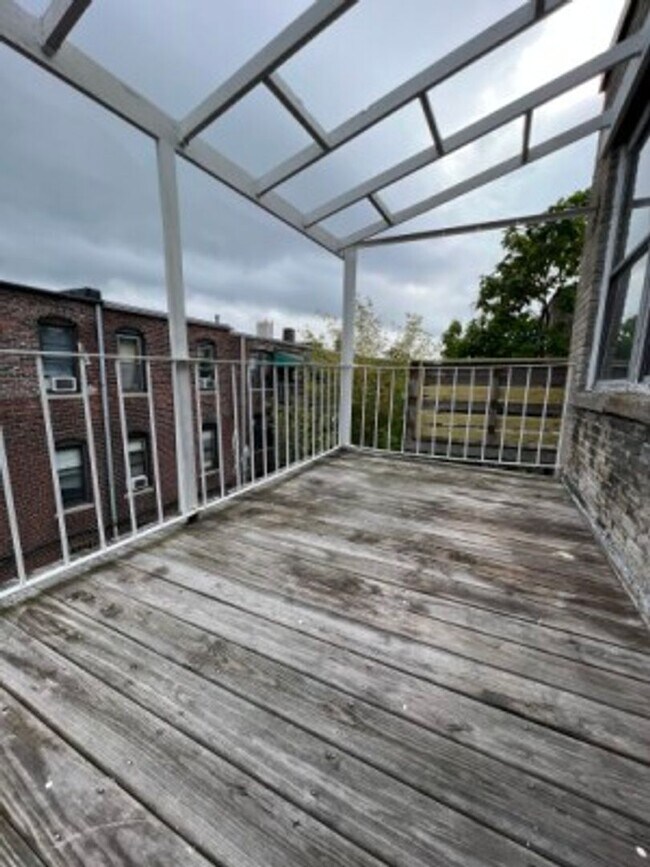 Building Photo - 45 Hooker St
