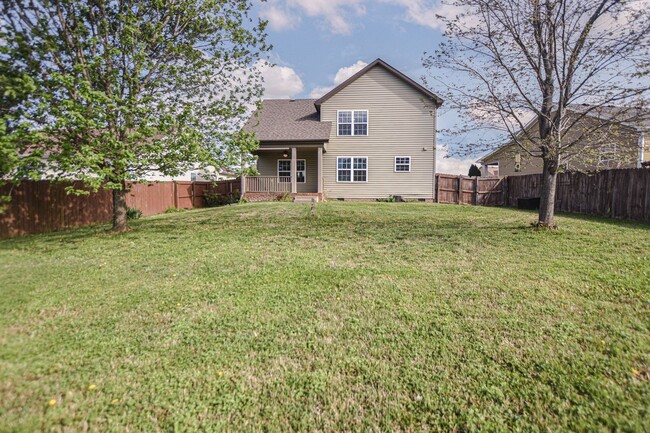 Building Photo - Pet Friendly Three Bedroom!