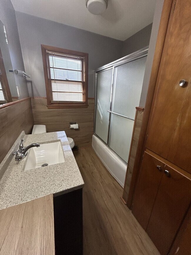 Building Photo - 111 W Lindburg St