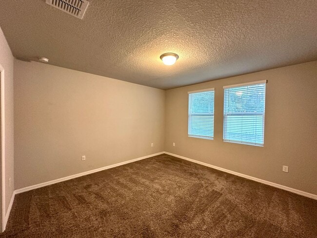 Building Photo - House for rent in Clermont in a convenience location