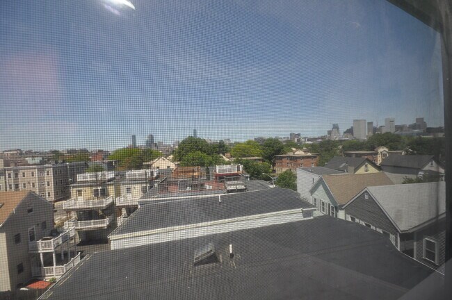 Building Photo - 120 W 7th St