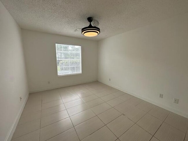 Building Photo - 1st Floor 1 Bedroom and 1 Bathroom Condo  ...