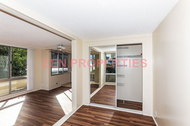Building Photo - 2 bedroom, 1 bath unit with 1 parking stal...