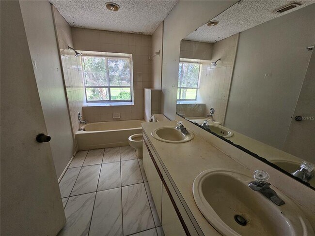 Building Photo - 6560 Whirlaway Cir