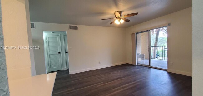 Building Photo - 927 Riverside Dr