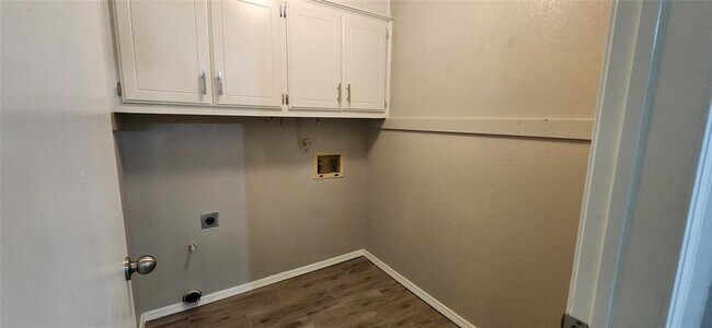 Building Photo - 2804 Fairfield Dr