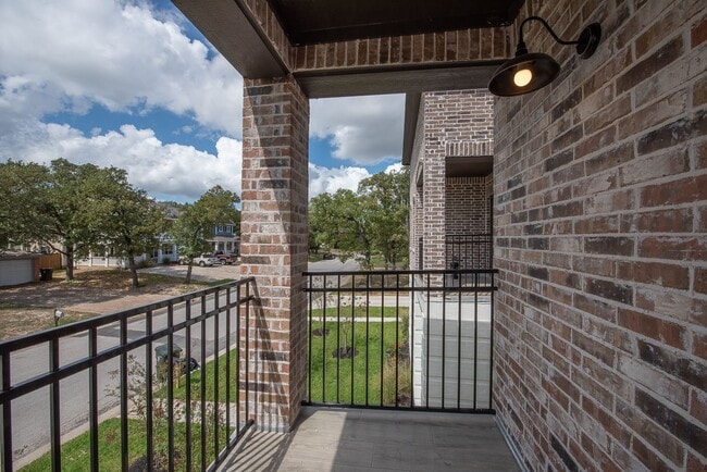 Building Photo - 4009 Oaklawn St