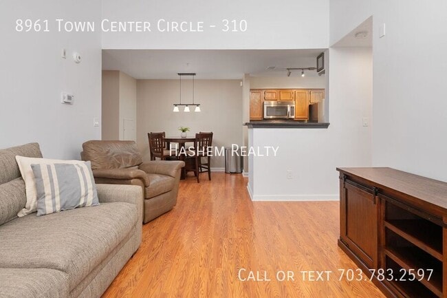Building Photo - 8961 Town Center Cir
