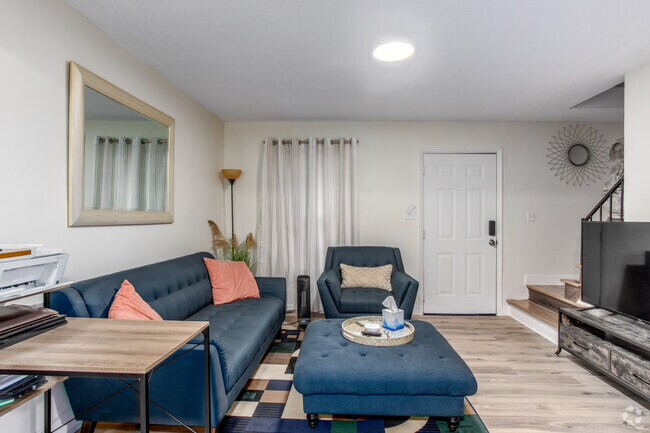 Large Living Room Upon Entry - 421 Honeywood Ave