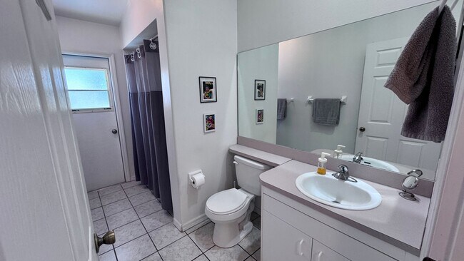 Building Photo - Gated Single Family Home For Rent in West Melbourne