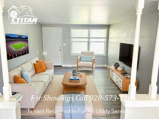 Building Photo - 2 Bedroom 1 Bath With Updates