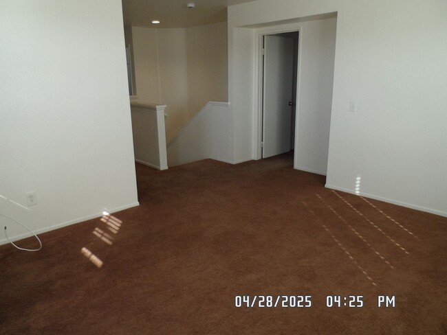 Building Photo - 3 Bedrooms, 2 1/2 Bathrooms, 2 Story, Loft...