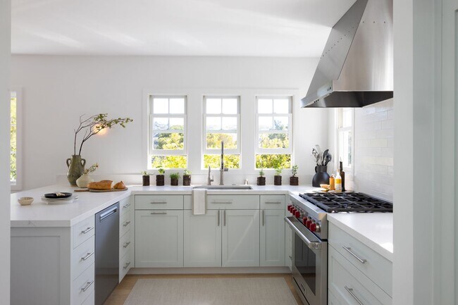 Building Photo - Coastal Elegance in the Heart of Belvedere