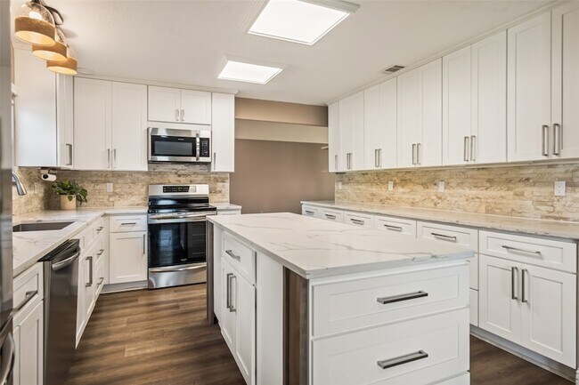 Building Photo - 3019 Ramblewood Rd