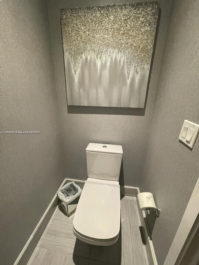 Building Photo - 16901 Collins Ave