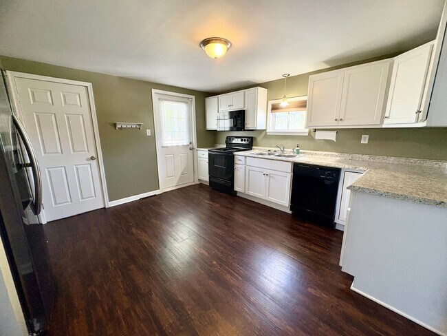 Building Photo - 4 Bedroom 2 Bathroom in Harrisburg!