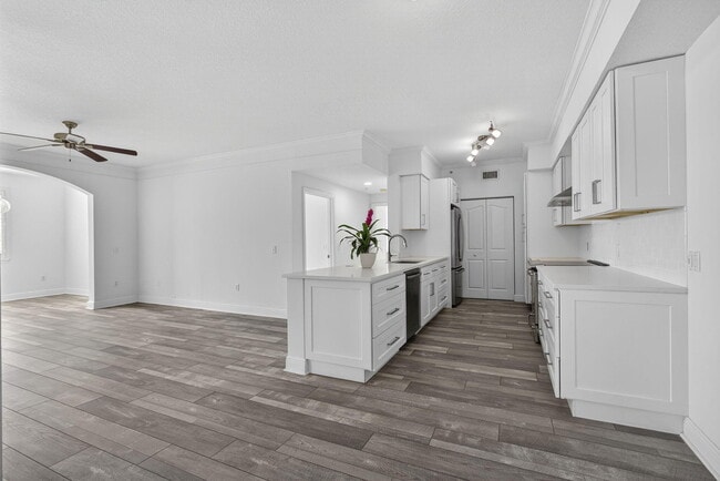 Building Photo - 5301 Myrtlewood Cir E