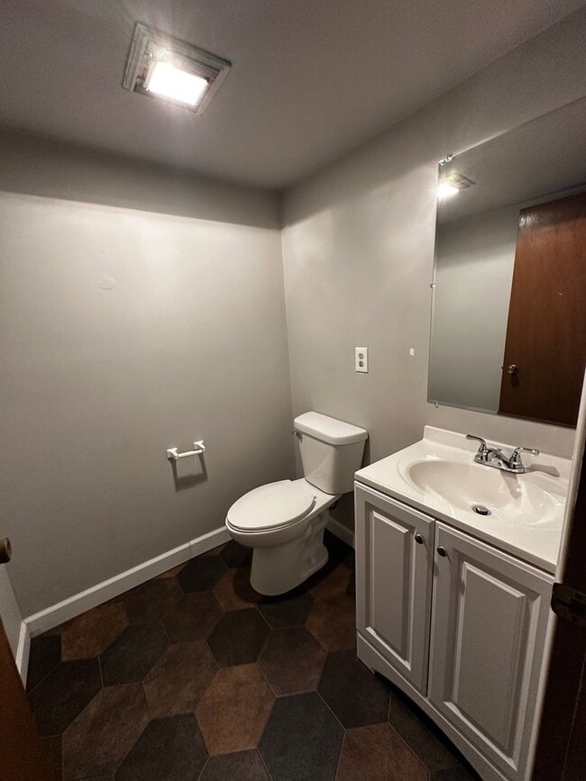 Building Photo - 326 S. First St.