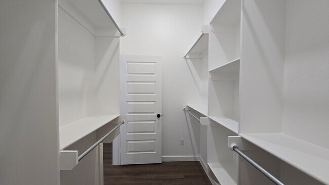 Building Photo - 512 Savannah St