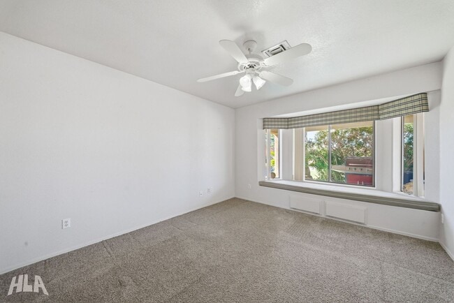 Building Photo - 10390 Fairway Dr