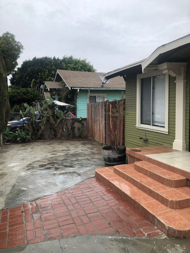 Building Photo - 1380 Gaviota