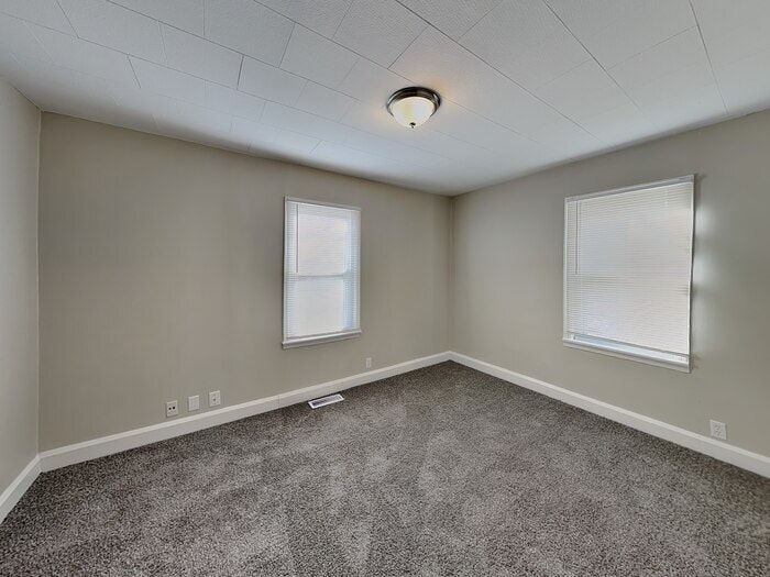 Building Photo - 2219 Whalen Ave