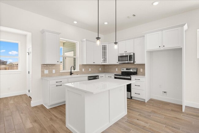 Building Photo - Bright, Spacious, & Beautifully Designed 1 bed 1.5 bath