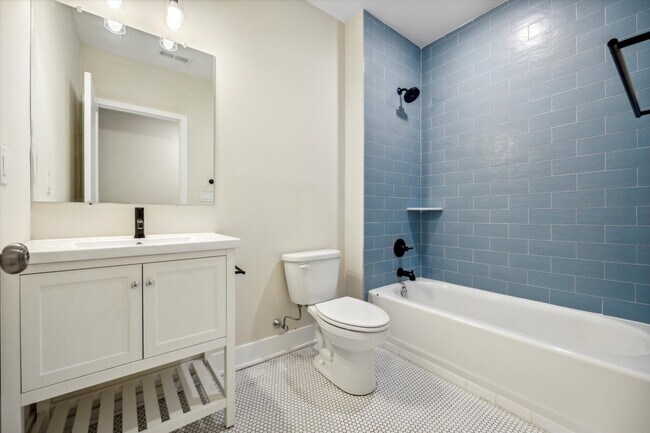 Building Photo - 1804 W Berks St