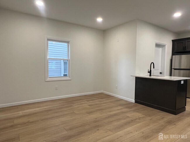 Building Photo - 33 Obert St